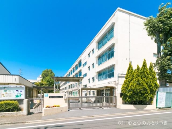 左近山団地2街区17号棟(横浜市立左近山小学校)
