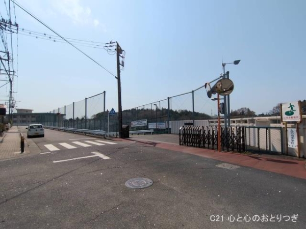 綾瀬市蓼川2丁目2期　新築分譲住宅　2号棟(綾瀬市立北の台中学校)
