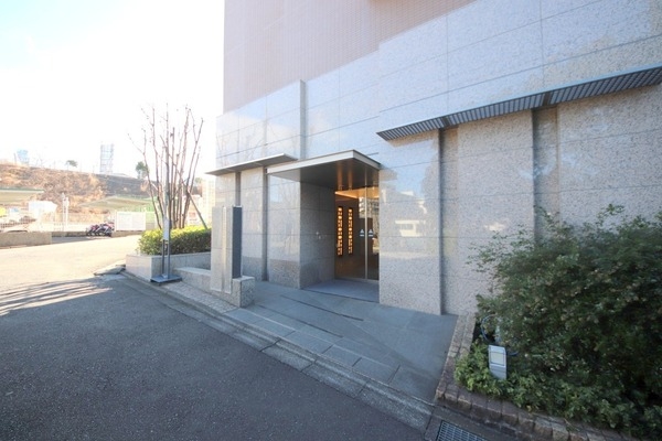 コスモフォーラムすずかけ台駅前