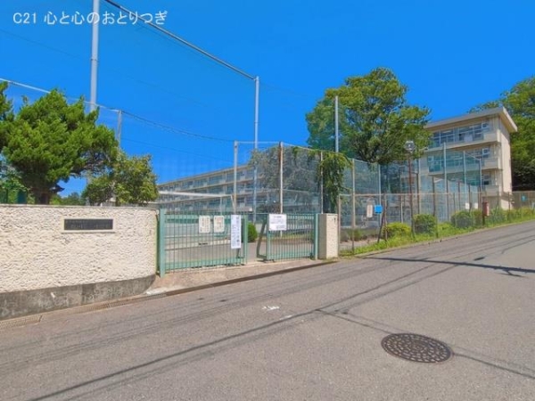 町田市三輪緑山２丁目の中古一戸建て(町田市立鶴川第二中学校)