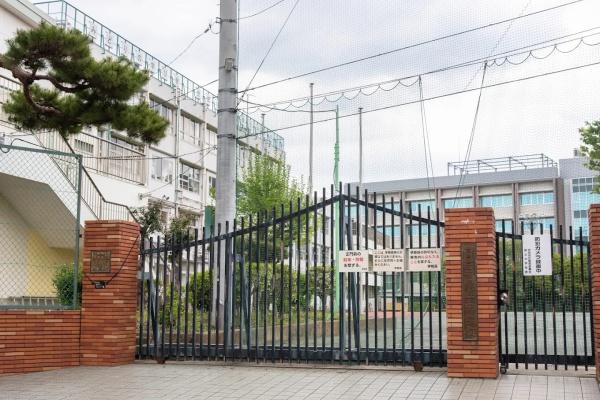ザ・パークハウス 上北沢(世田谷区緑丘中学校)