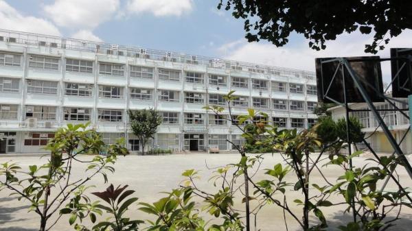 モナーク三軒茶屋(世田谷区立三軒茶屋小学校)