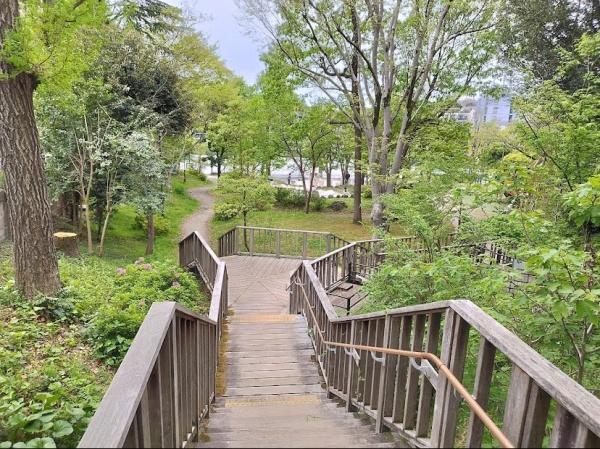 ライオンズ外苑の杜(みなみもと町公園)