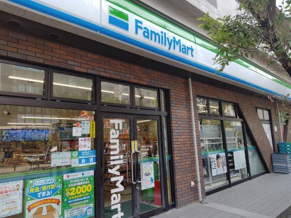 シャトレ明大前(ファミリーマート明大前北店)