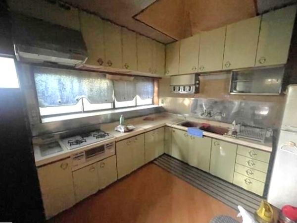 四街道市大日　大型中古戸建　住宅倉庫付き