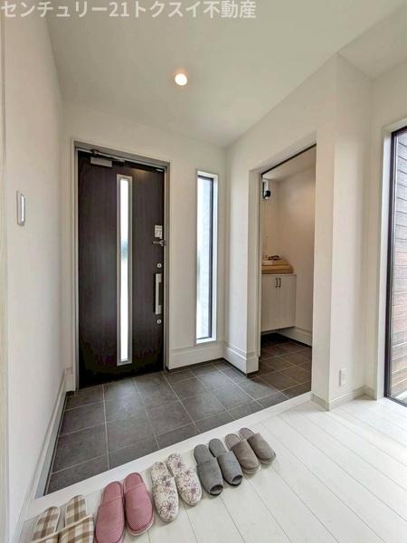 佐倉市六崎の中古一戸建て(玄関)