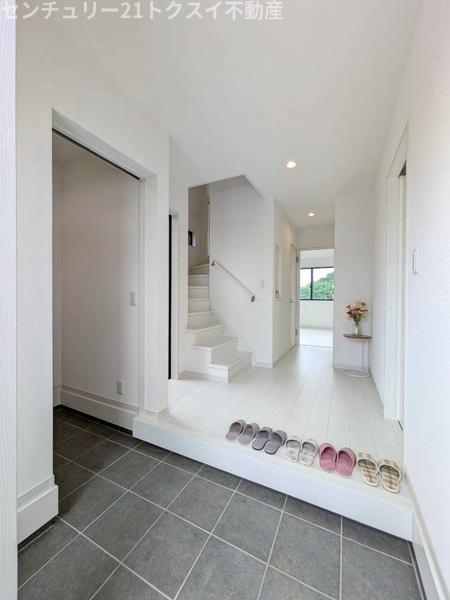 佐倉市六崎の中古一戸建て(玄関)