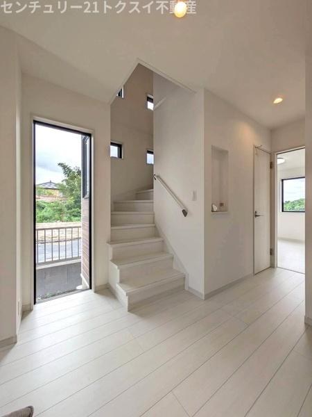 佐倉市六崎の中古一戸建て(玄関)