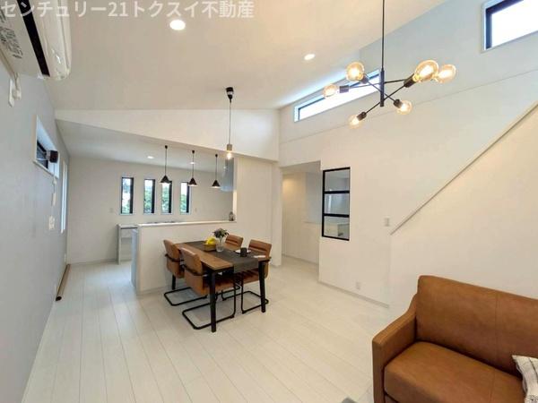 佐倉市六崎の中古一戸建て(リビング)