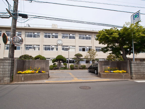 ベルドゥムール志津駅前(佐倉市立志津中学校)