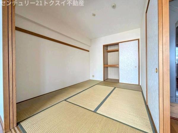 ベルドゥムール志津駅前