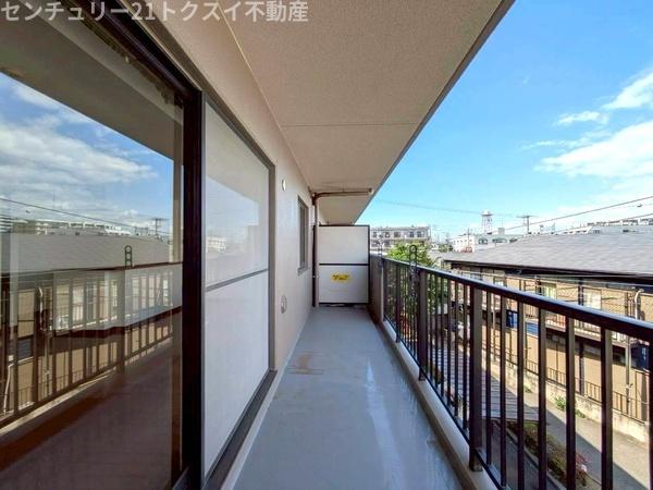 ベルドゥムール志津駅前