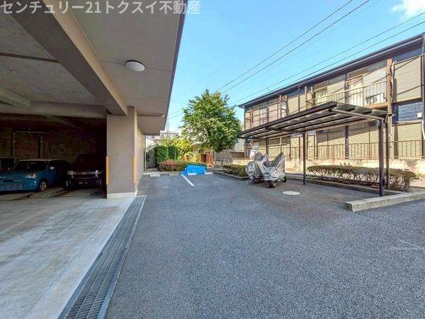 ベルドゥムール志津駅前