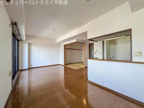 ベルドゥムール志津駅前