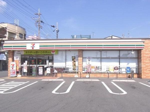 東大阪市下六万寺町３丁目の新築一戸建(セブンイレブン東大阪下六万寺町店)