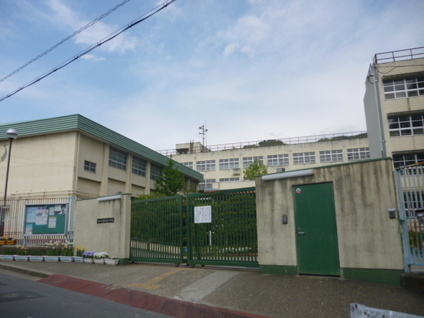シャルマンコーポ枚岡公園B棟(東大阪市立縄手東小学校)