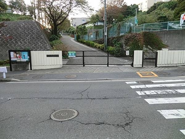 横浜市港南区芹が谷4丁目の新築一戸建(横浜市立芹が谷中学校)