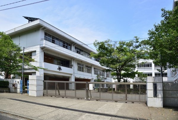 鎌倉市西鎌倉1丁目の土地(鎌倉市立手広中学校)