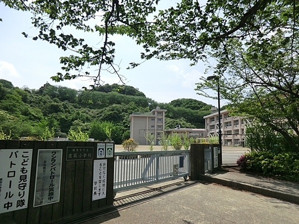 横須賀市湘南鷹取2丁目の新築一戸建(横須賀市立鷹取小学校)