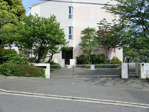 シティ能見台いこいの街D棟(横浜市立能見台南小学校)