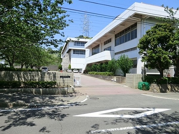 横須賀市岩戸５丁目の中古一戸建て(横須賀市立岩戸中学校)