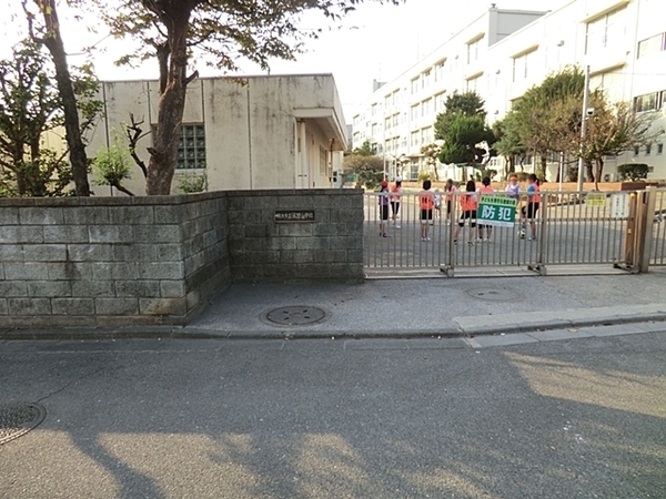 横浜市港南区上永谷５丁目の土地(横浜市立永野小学校)