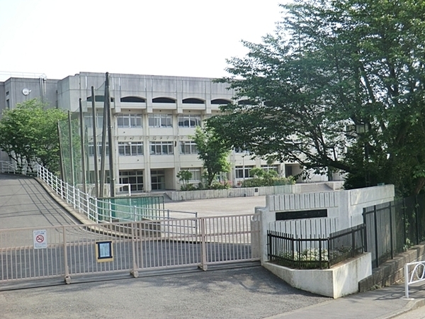 川崎市宮前区五所塚1丁目の新築一戸建(川崎市立平中学校)