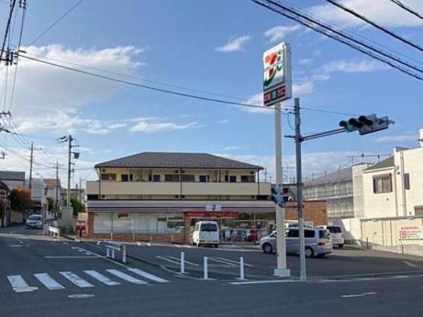 横浜市港北区下田町5丁目の新築一戸建(セブンイレブン横浜高田小学校入口店)