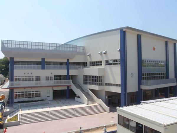 川崎市麻生区岡上６丁目の中古一戸建て(川崎市立柿生中学校)