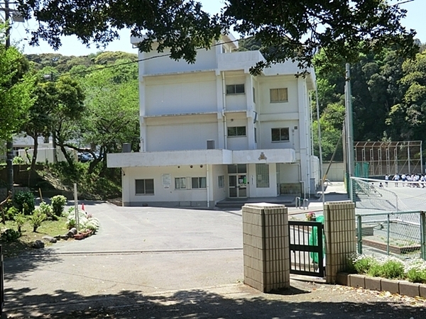 横須賀市馬堀町4丁目の新築一戸建(横須賀市立馬堀中学校)