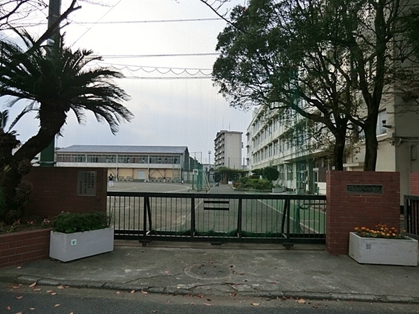横浜市旭区市沢町の新築一戸建(横浜市立左近山中学校)