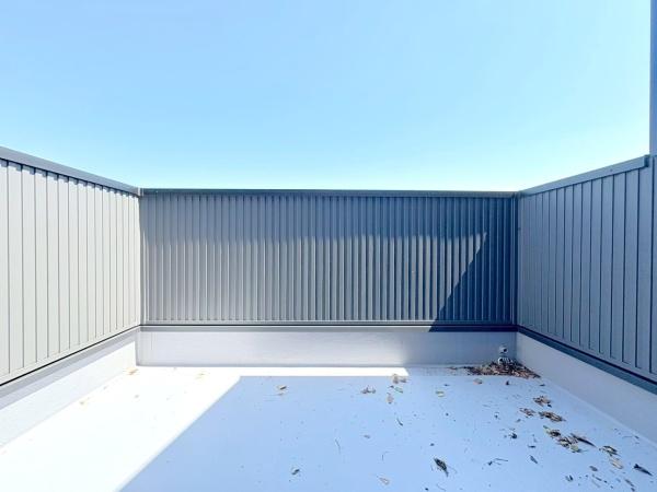 横浜市中区本牧大里町の新築一戸建(バルコニー)