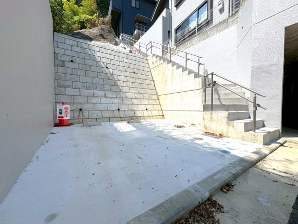 横浜市中区本牧大里町の新築一戸建(駐車場)