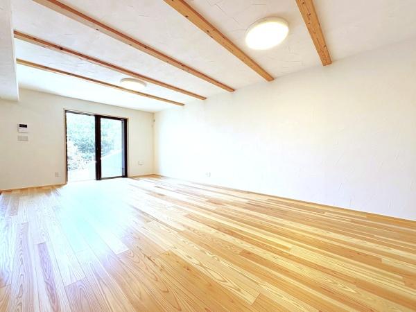 横浜市中区本牧大里町の新築一戸建(リビング)