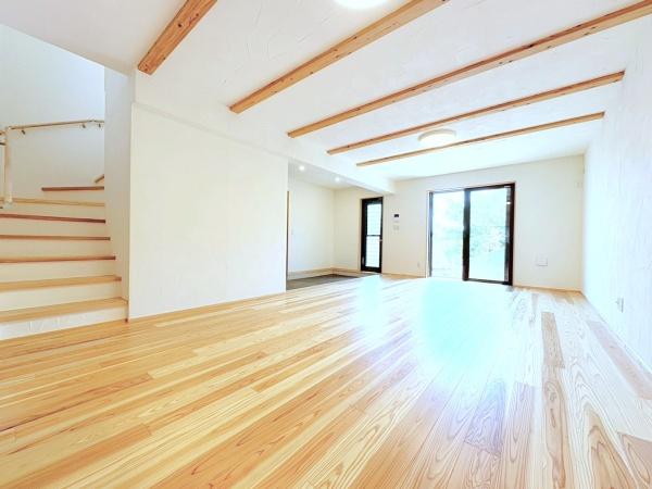 横浜市中区本牧大里町の新築一戸建(リビング)