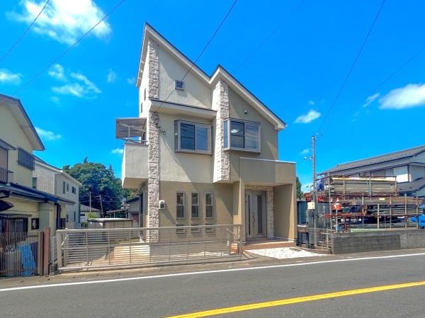 横浜市泉区上飯田町の中古一戸建て(前面道路含む現地写真)