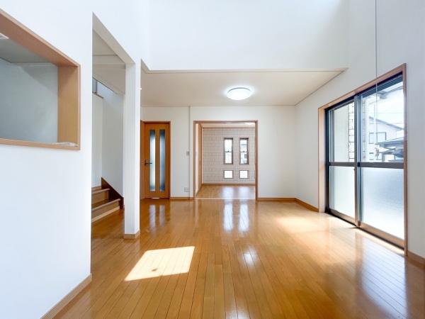 横浜市泉区上飯田町の中古一戸建て(リビング)