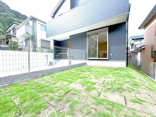 横須賀市粟田2丁目の新築一戸建(庭)