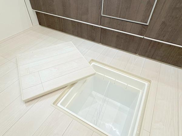 横須賀市粟田2丁目の新築一戸建(収納)