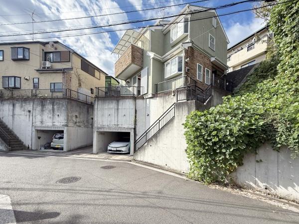 横浜市保土ケ谷区坂本町の中古一戸建て(前面道路含む現地写真)