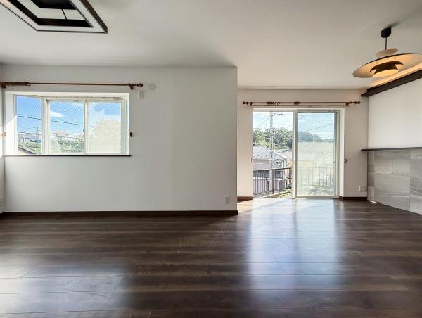 横浜市保土ケ谷区坂本町の中古一戸建て(リビング)