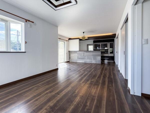 横浜市保土ケ谷区坂本町の中古一戸建て(リビング)