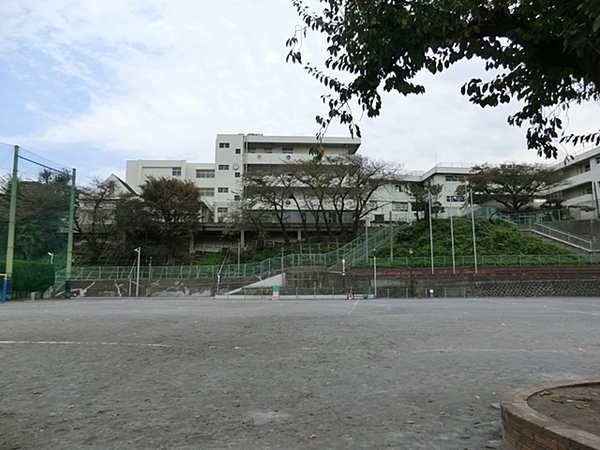 横浜市磯子区森５丁目の土地(横浜市立屏風浦小学校)