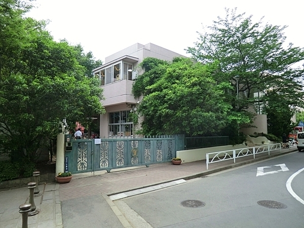 ライオンズ港北ニュータウンローレルコート(金の星幼稚園)