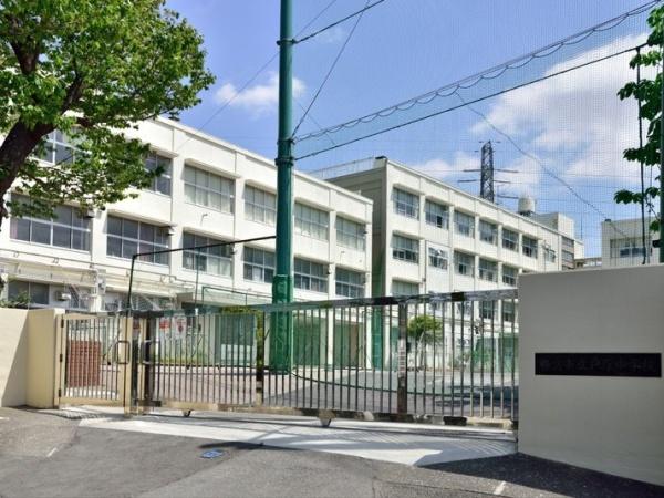 横浜市戸塚区戸塚町の新築一戸建(横浜市立戸塚中学校)