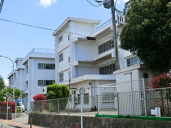 横須賀市衣笠栄町３丁目の新築一戸建(横須賀市立衣笠小学校)