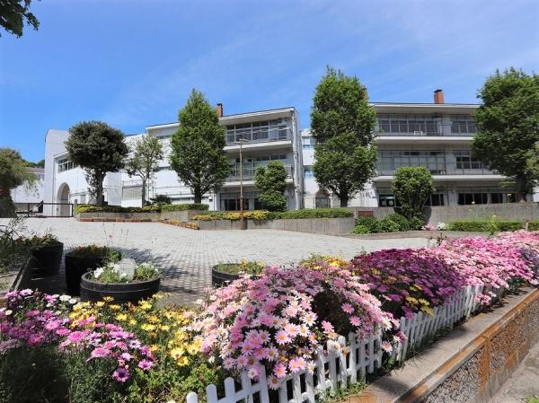 横浜市中区本郷町３丁目の新築一戸建(横浜市立本牧中学校)
