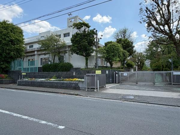 若葉台団地１・１１棟(横浜市立若葉台小学校)