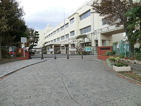 ひよどり団地7号棟(横浜市立港南台第一小学校)
