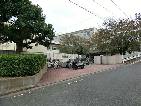 横浜市旭区鶴ケ峰１丁目の中古一戸建て(横浜市立本宿中学校)